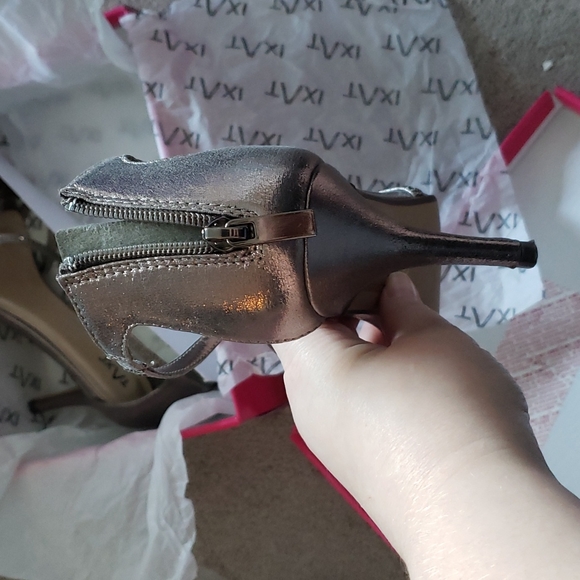 Ladies pewter high heel shoes - Picture 4 of 5